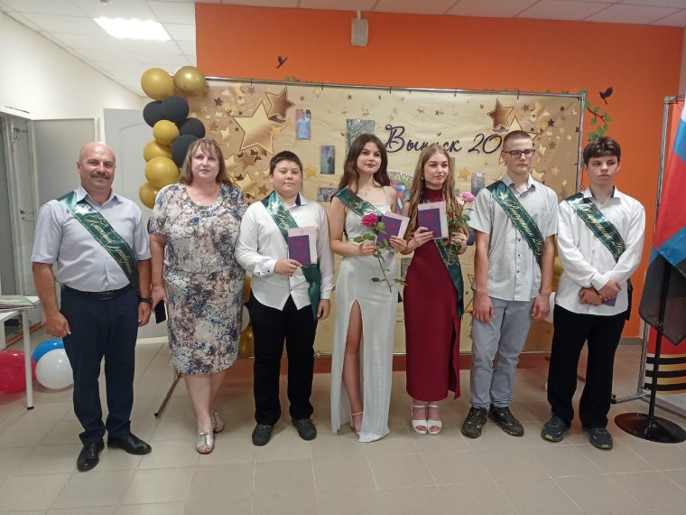 Торжественное вручение аттестатов.
